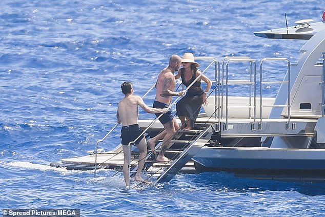 Victoria looked incredibly stylish onboard
