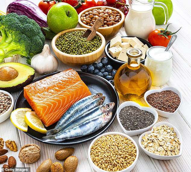 High magnesium content in foods such as brown rice, bananas and dark leafy greens can also soothe migraine pain