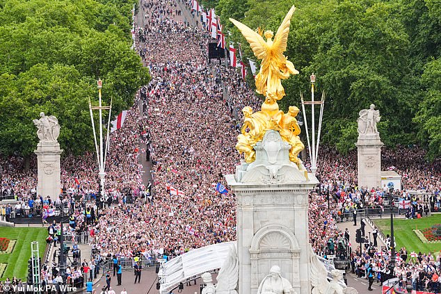 Thousands of people turned out to celebrate the victory, dressed and equipped for the occasion in England colours