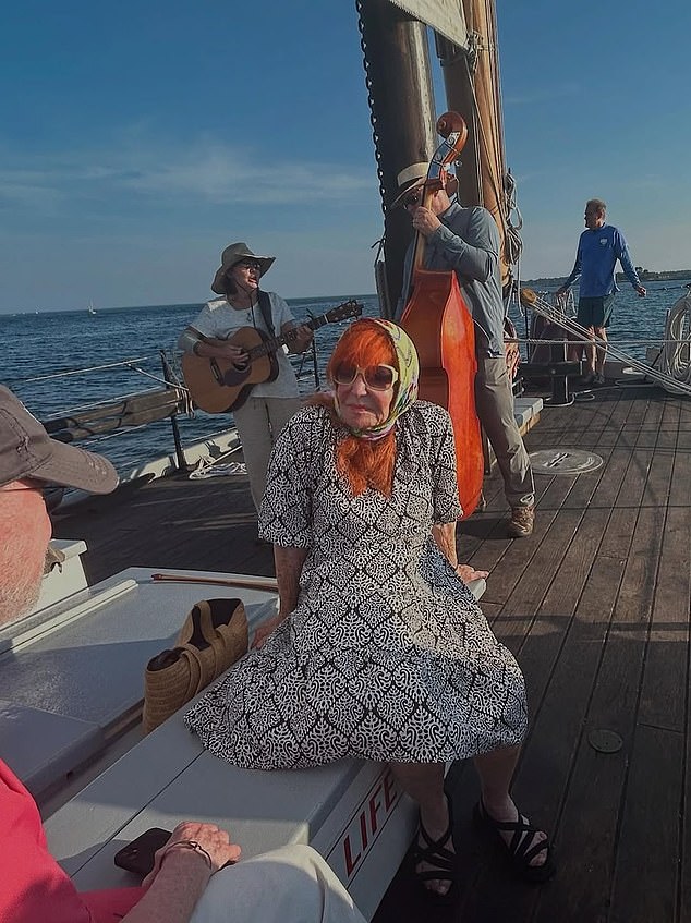 The daytime legend, who made history in 1983 as the first woman to host an audience-participation, issue-driven talk show, looked radiant as she cruised on a stunning boat and slurped oysters in New England