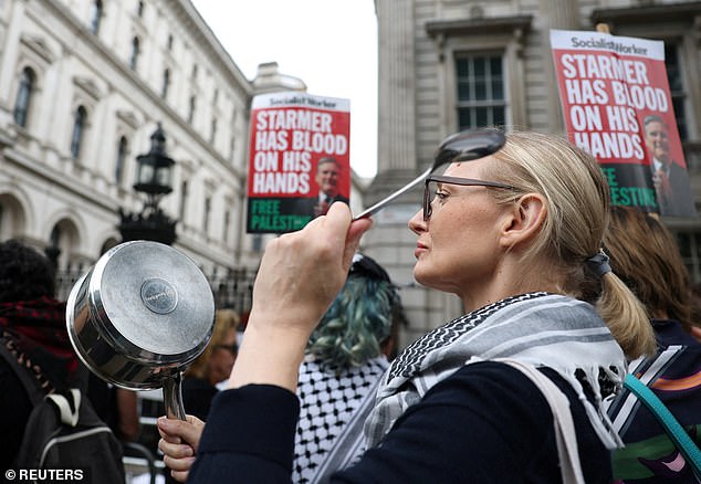 Pro-Palestinian demonstrators gather outside Downing Street with pots and pans to protest over the lack of aid in Gaza
