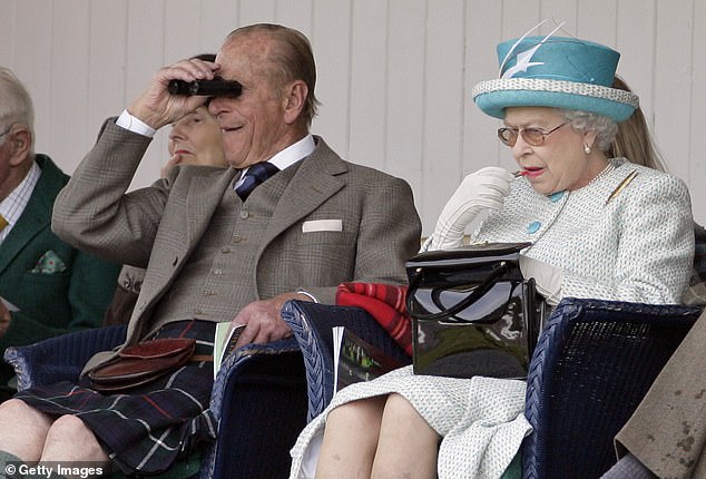 Most of Queen Elizabeth's bags were custom-made with longer handles to accommodate handshaking, and came complete with a matching purse, glasses case and compact mirror