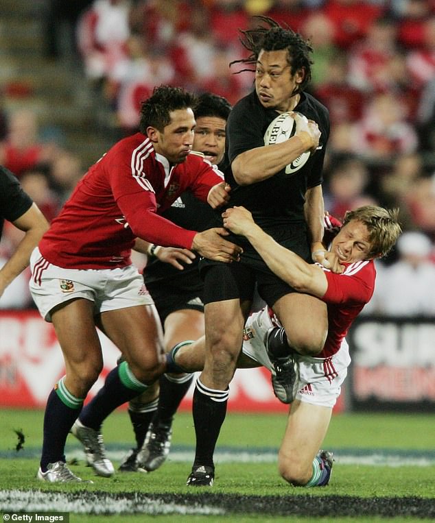 Henson battling Tana Umaga on 2005 Lions tour which ended in a 3-0 All Blacks clean sweep