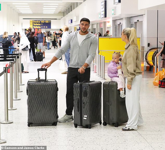 Molly-Mae was seen exchanging words with Tommy as they waited for assistance with Bambi