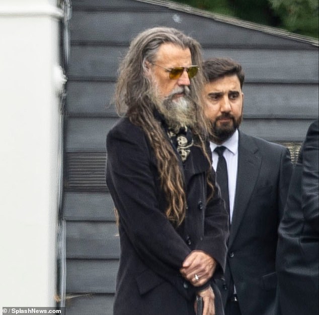 Zakk Wylde arrived in an all-black outfit and scarf with skulls on it