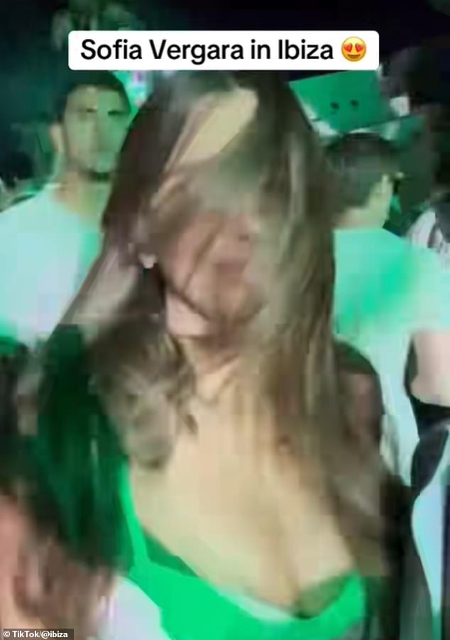 Imagine the surprise of the other customers to discover they were dancing with none other than Modern Family star Sofia Vergara