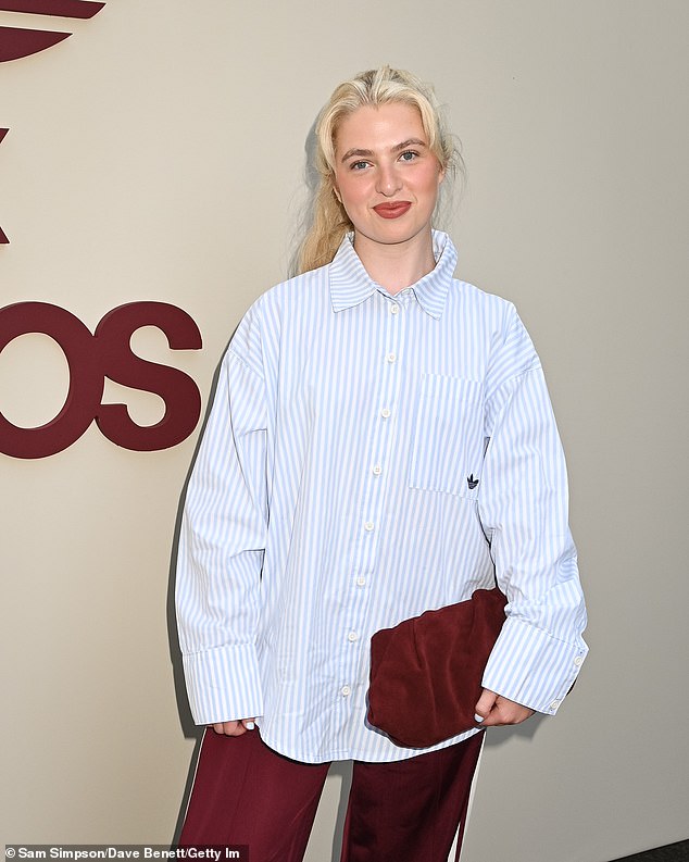 Anais Gallagher shared her support for her dad Noel as she arrived in Cardiff ahead of the first Oasis reunion show on Friday