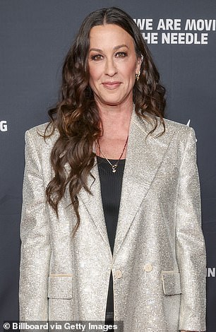 Singer Alanis Morissette has promoted 'responsivity' and 'gentleness' as parenting tips