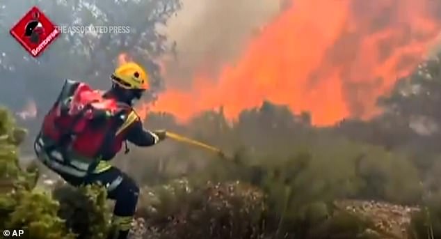 Firefighters battle wildfires in Spain