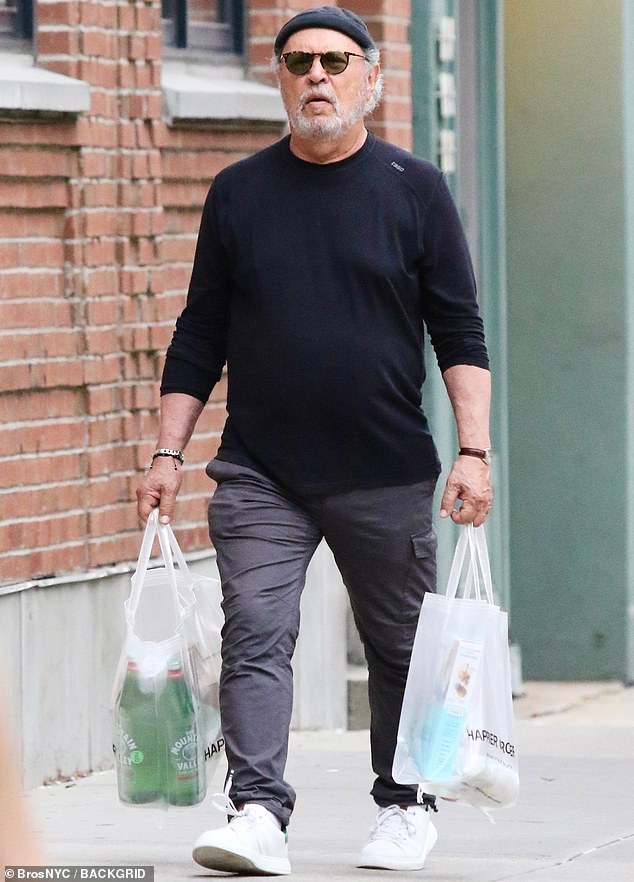 A Hollywood A-lister who has become a national treasure was unrecognizable when he was glimpsed grocery shopping in New York City this week