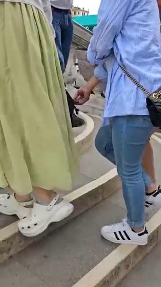 Footage captured the dramatic moment a gang of would-be pickpockets targeting unsuspecting tourists in Venice are caught by crime fighting councillor Monica Poli