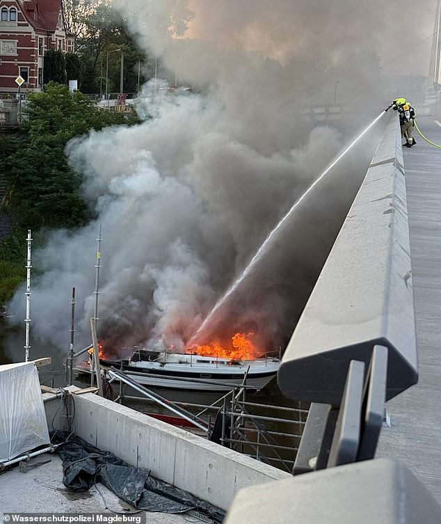 At around 5am a loud bang awoke local residents who quickly realised a yacht on the Elbe river, between the Queen Edith Bridge and the Customs Bridge, had caught fire