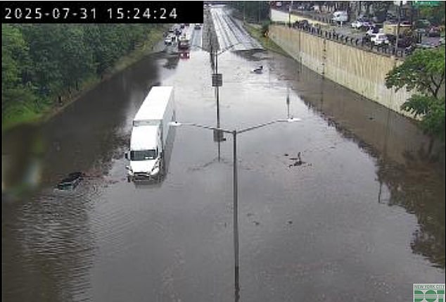 14960401 Flooding in Queens