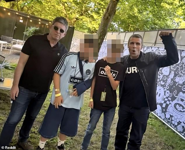 Oasis fans were sent into a spin as the very first backstage snap of the Gallagher brothers together on tour was revealed on Reddit on Monday