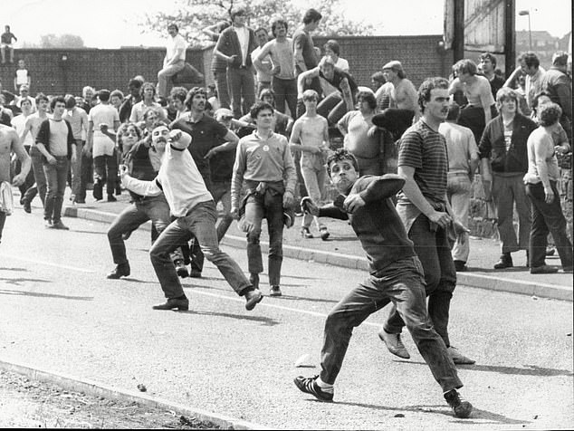 The incident saw miners converge on the plant to try to disrupt deliveries before they were met with force by thousands of police officer