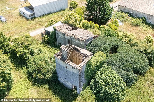 Controversial Salt Path couple ‘Raynor Winn’ and her husband ‘Moth’ bought a ramshackle stone farmhouse near Bordeaux in 2007, with the intention of refurbishing it