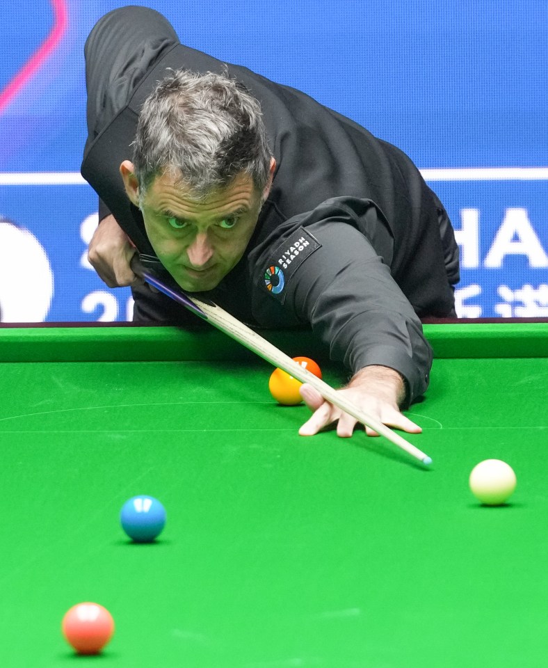 Ronnie O'Sullivan playing snooker.