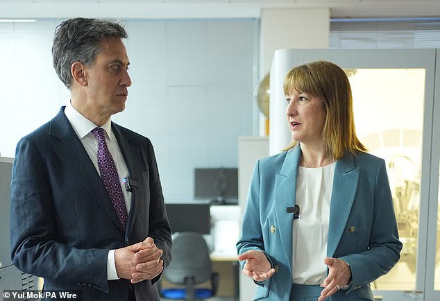 Chancellor Rachel Reeves and Energy Secretary Ed Miliband at the Materials Laboratory at the Royal School of Mines in Imperial College London today for the Sizewell C announcement