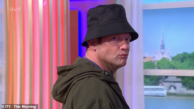 Both wore black bucket hats and green coats, while Alison donned small, round sunglasses, mimicking Liam and Noel Gallagher