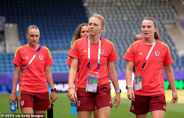 Wales' women's team have been involved in a crash in St Gallen, Switzerland