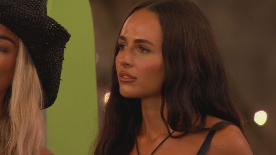 Lauren Wood on Love Island.