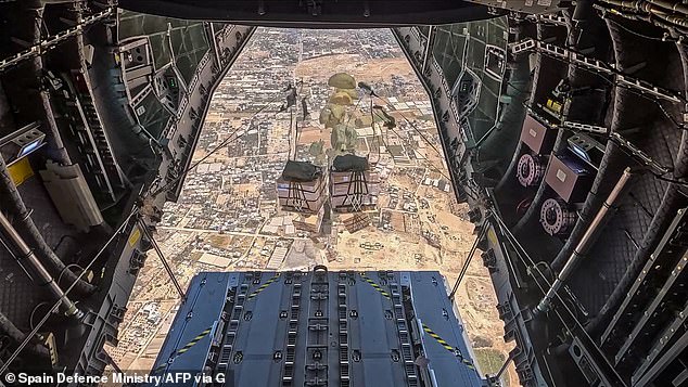The release of humanitarian aid from a Spanish Air Force Airbus over Gaza