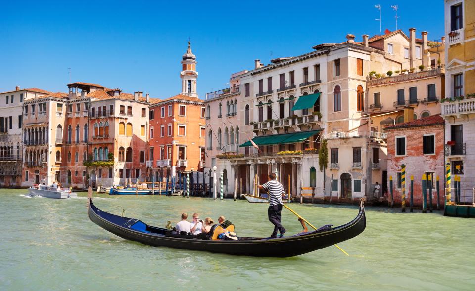 FD0WRA Gondola on the Grand Canal, Venice, Veneto, Italy, UNESCO