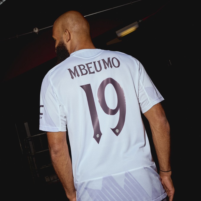 Mbeumo's Manchester United jersey, number 19.