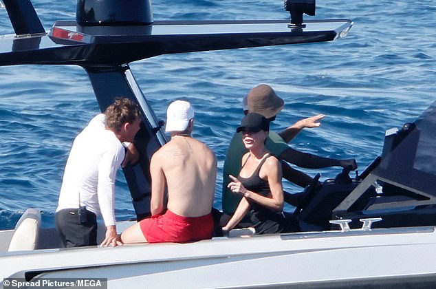 Victoria flashed her toned arms