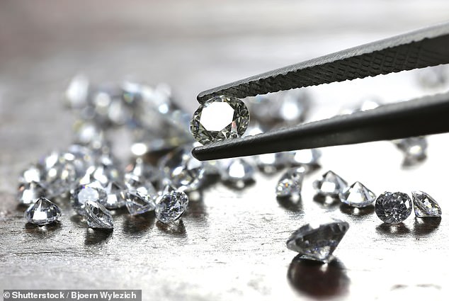 The Antwerp diamond district is the largest diamond district in the world. In 2017, roughly 234 million carats were traded in the district