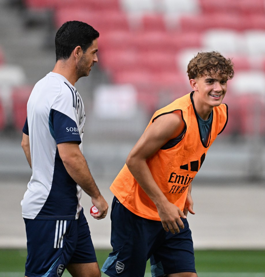 Mikel Arteta and Max Dowman at Arsenal training.