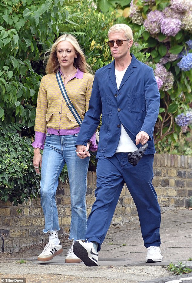 Fearne and Elliot were seen packing on the PDA as they held hands while on their walk