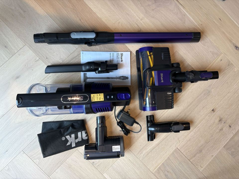 Shark IZ202UK cordless vacuum cleaner components.