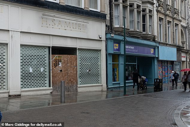 A H.Samuel was among those closed down and remaining boarded up