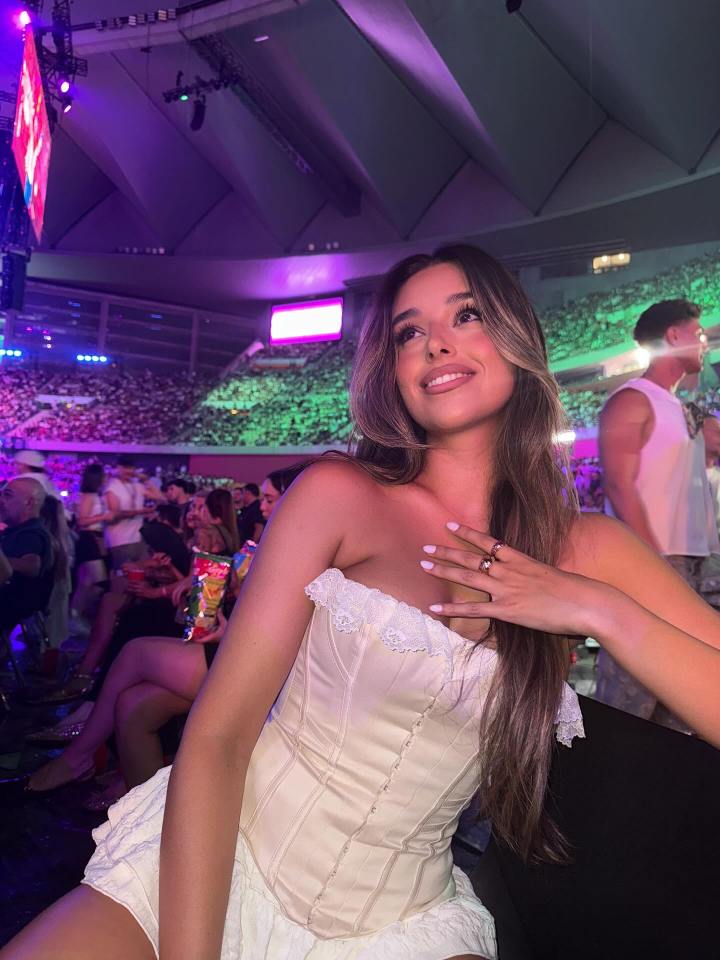 Woman in a cream corset at a concert.