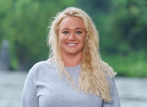 Portrait of Kirsty Leigh Porter.