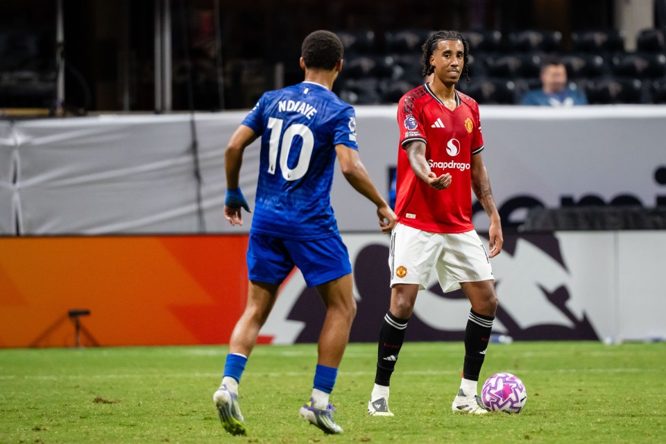 Leny Yoro of Manchester United controlling the ball during a soccer match.