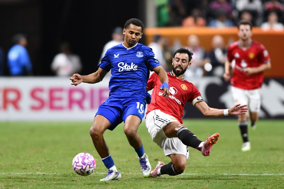 Iliman Ndiaye of Everton challenges for the ball.