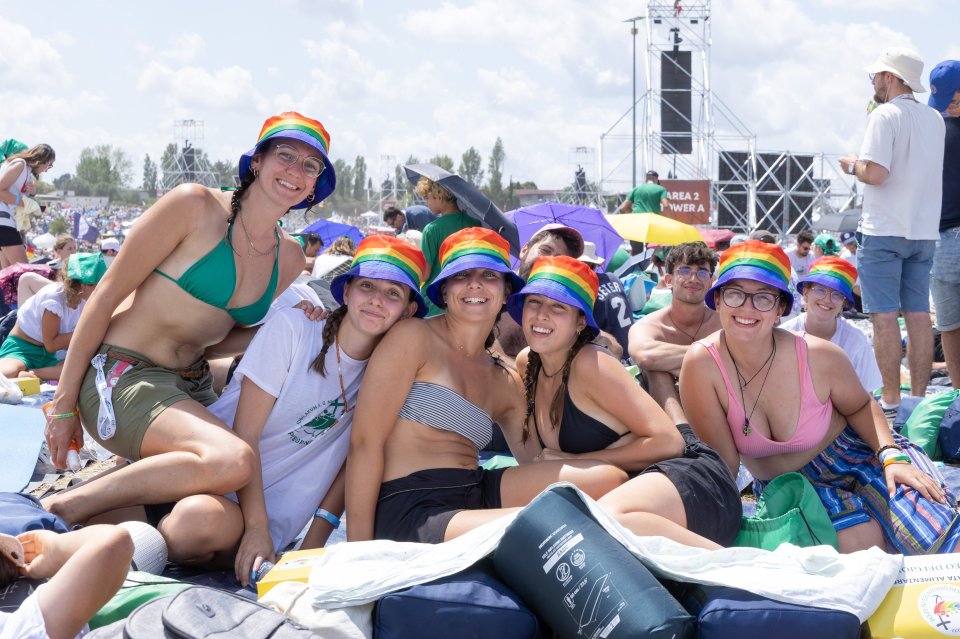 Young pilgrims at Tor Vergata wearing rainbow bucket hats.