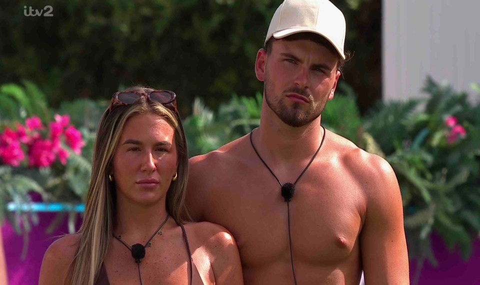 A couple on Love Island.