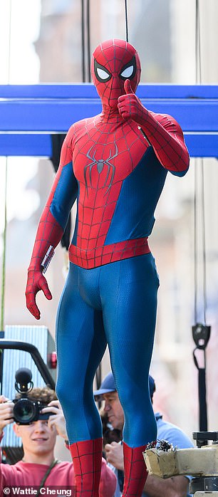 The Hollywood star was more than happy to acknowledge his waiting fans