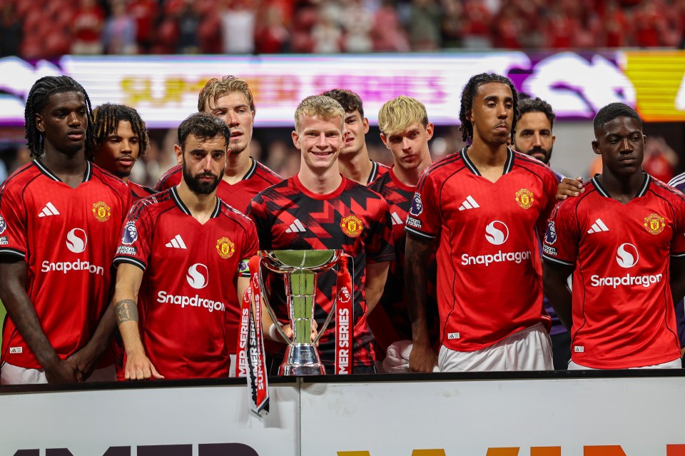 Manchester United players holding the Summer Series trophy.
