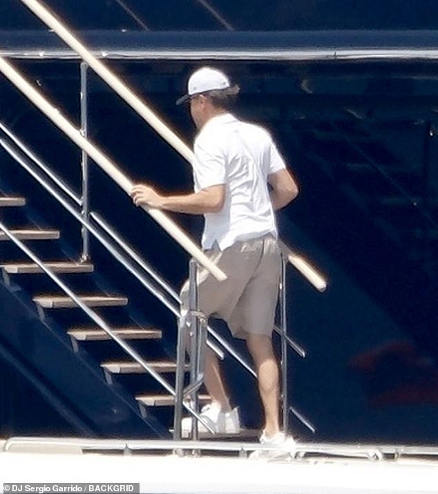 They were casually clad for the day at sea, with Leonardo sporting a plain white T-shirt and shorts, as well as his trademark baseball cap and shades