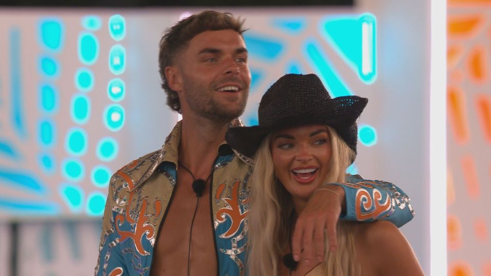Harry Cooksley and Helena Ford on Love Island.
