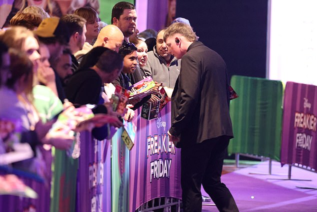 They then quickly hurried past the fans again before leaving the event