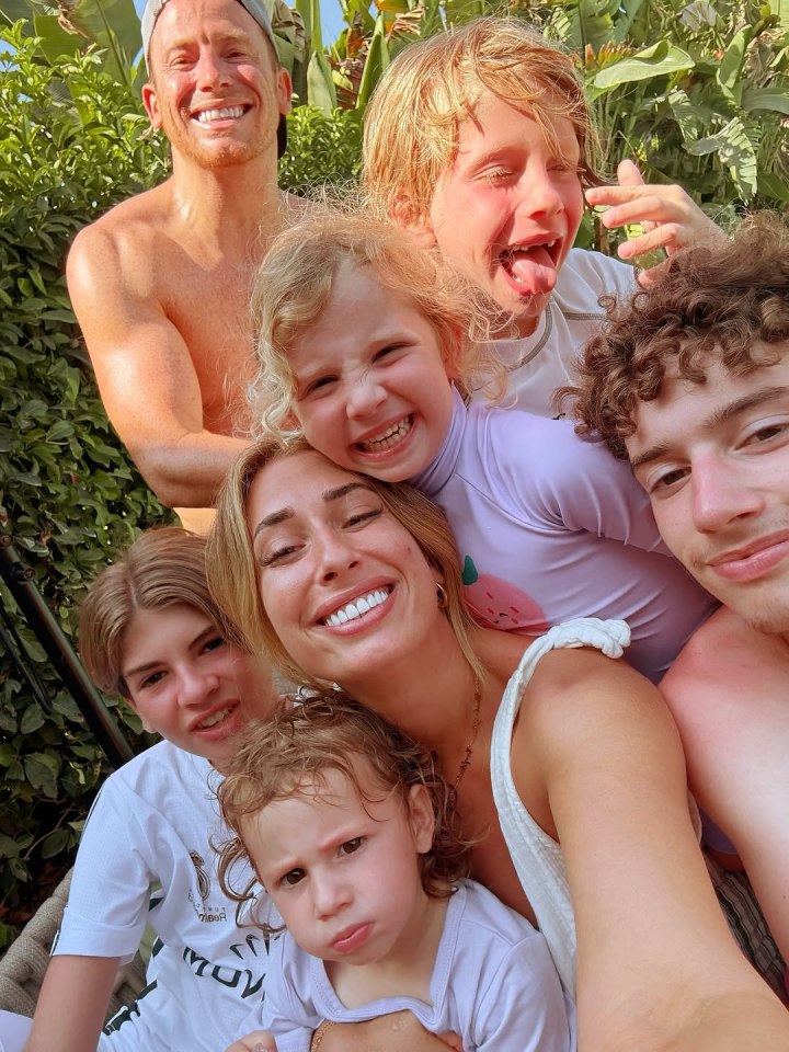 Family selfie with several children and two adults.