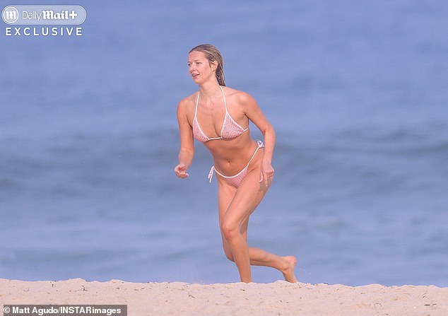 Just like her 52-year-old Oscar-winning mom, the Los Angeles native has a flat tummy, strong legs and sculpted arms