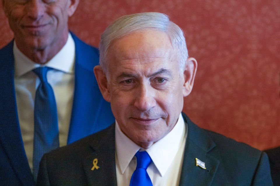 Benjamin Netanyahu with John Thune and Jim Risch.
