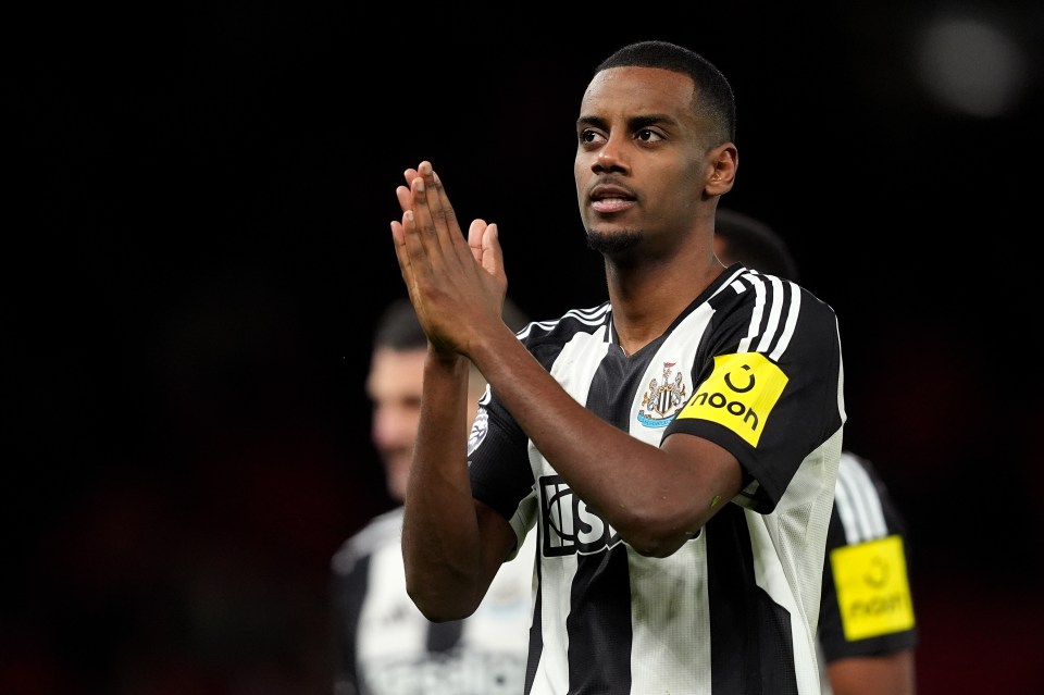 Alexander Isak in Newcastle United jersey.