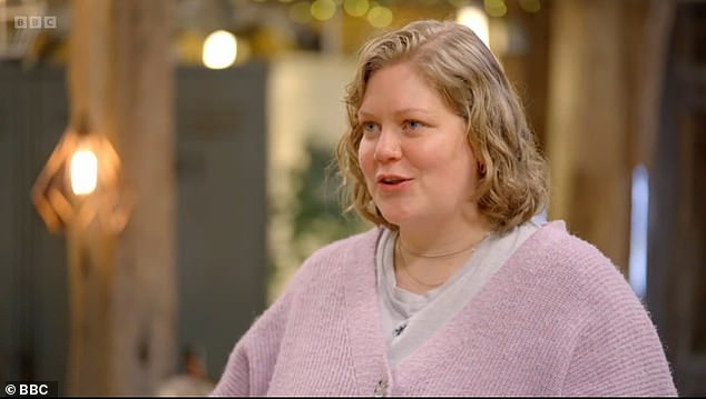 During the episode, fans watched as a pregnant woman broke down in tears when she saw her late father's portrait restored